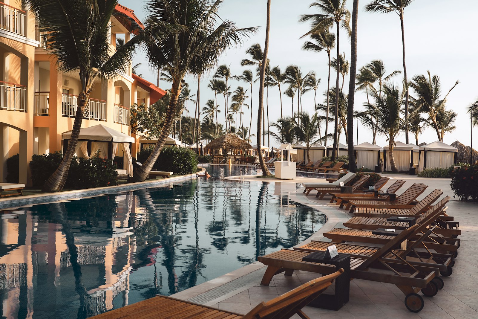 Resort Fees and Other Hotel Charges to Check Before Booking